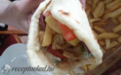 Görög gyros házi pitában
