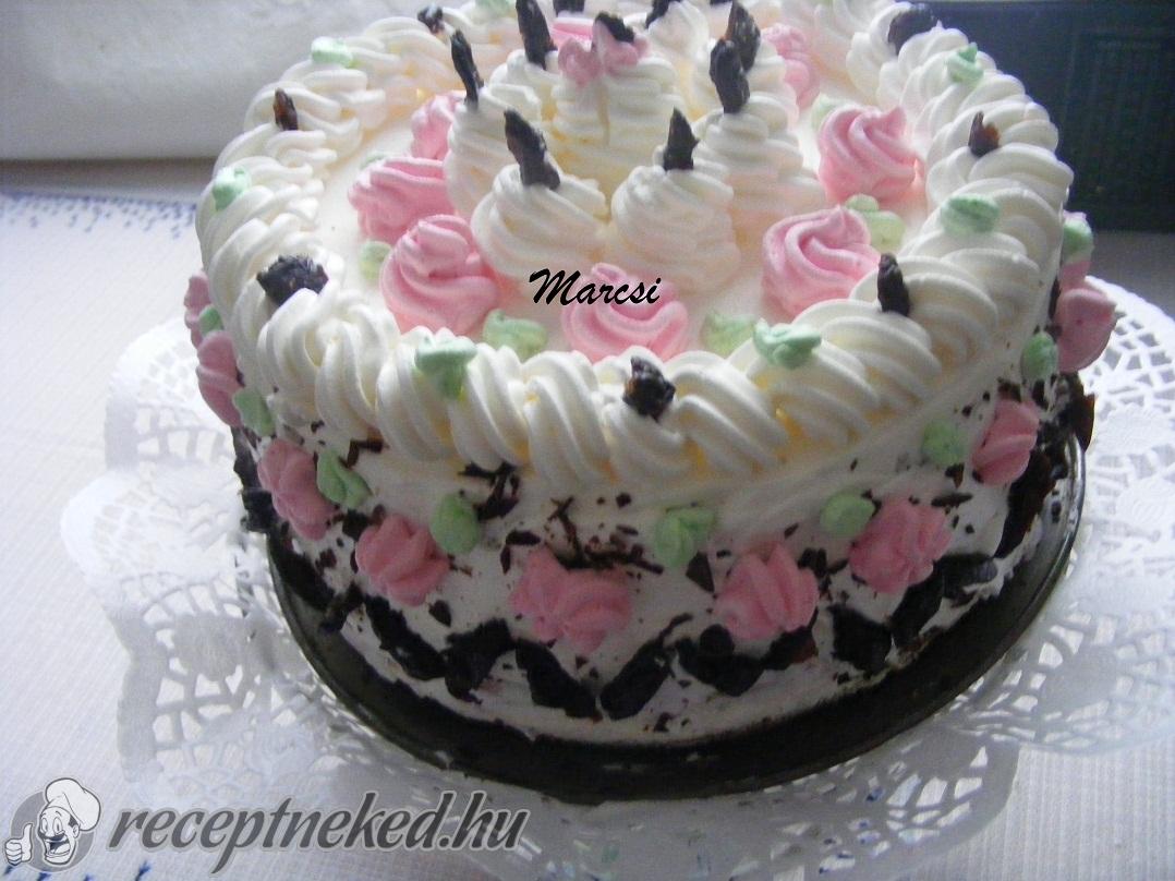 Aszalt szilvás torta